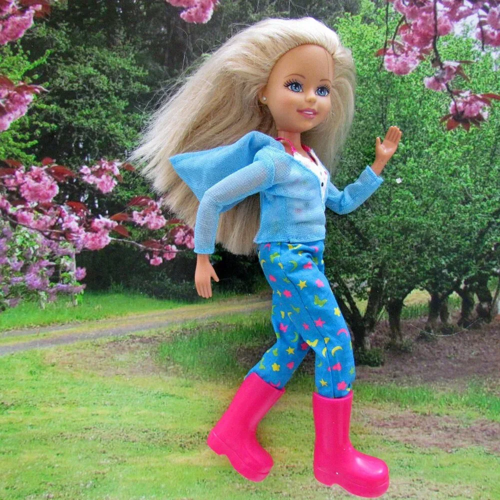 WEE 3 FRIENDS DOLLS w RAINCOATS BOOTS & CUTE CLOTHES 23 ITEMS 10